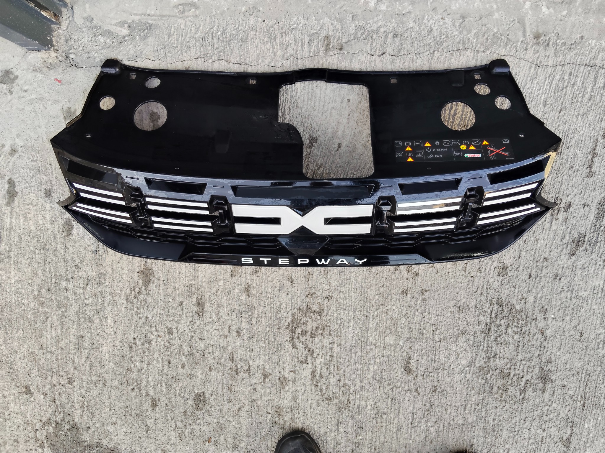 DACİA SANDERO STEPWAY ÖN PANJUR YENİ MODEL