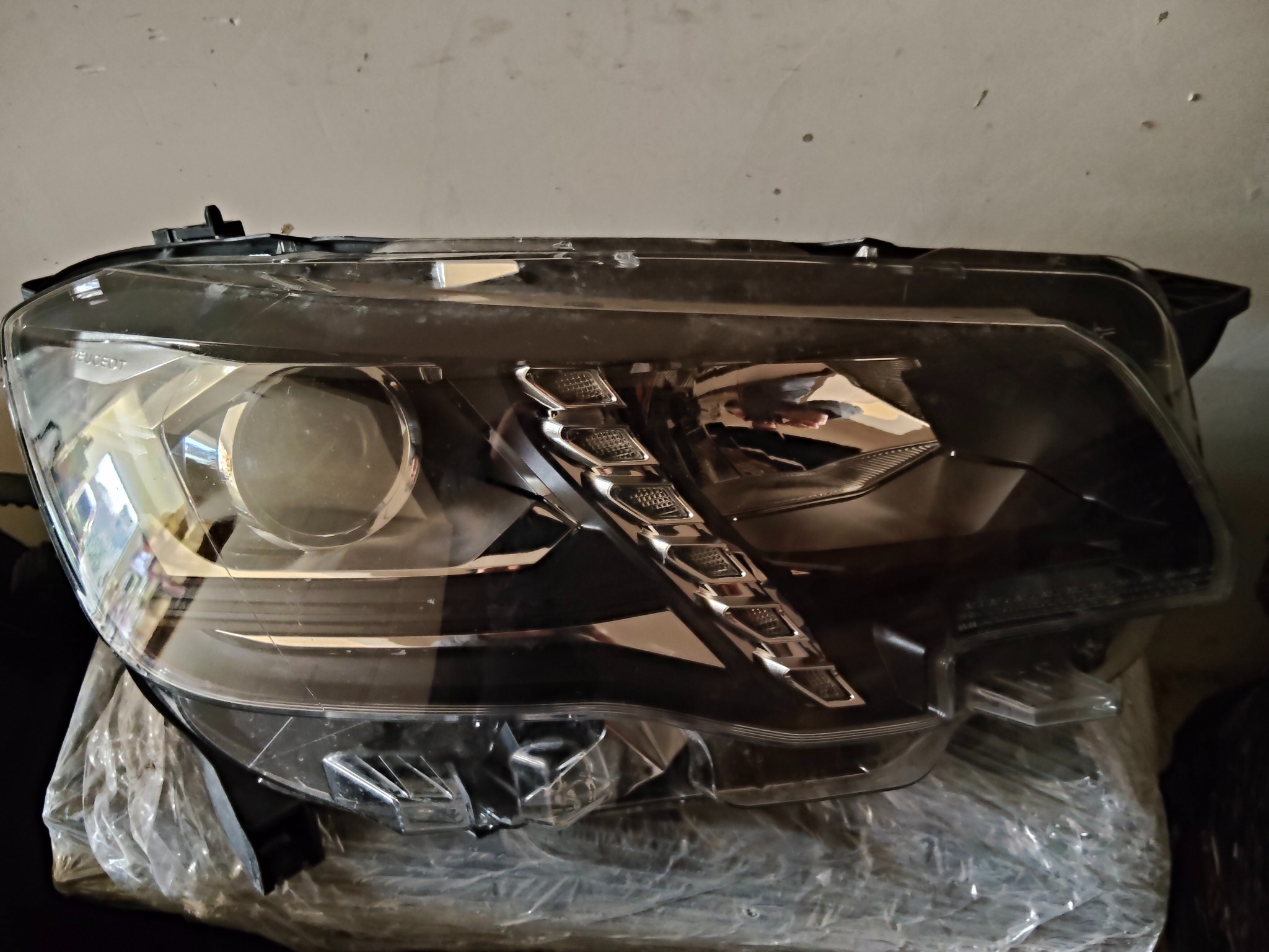 PEUGEOT RİFTER SAĞ FAR