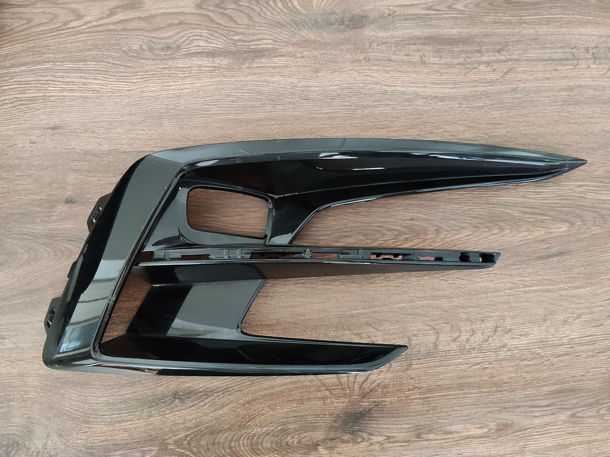 MEGANE 4 SİS FAR ÇERÇEVESİ